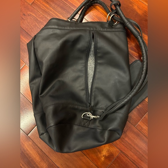 Kenneth Cole Reaction Black Tote w/matching Wrislet - Picture 4 of 6